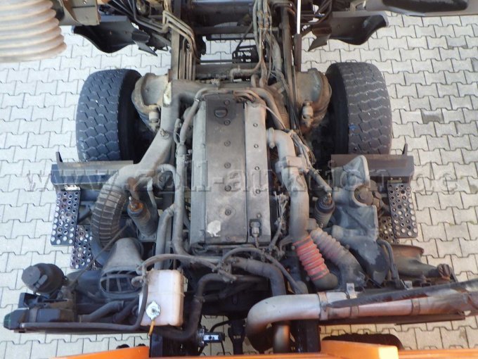 Motorraum bei gekippter Kabine