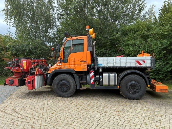 1 Mercedes-Benz Unimog U400 mit Dücker Mähkombination MK 25-800 – foto 2 – kavel bij Zoll-Auktion, Neuenhaus
