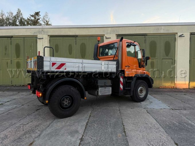 1 Mercedes-Benz Unimog U 290 mit GMEINER Streuautomat und BEILHACK Schneepflug – foto 4 – kavel bij Zoll-Auktion, Flöha