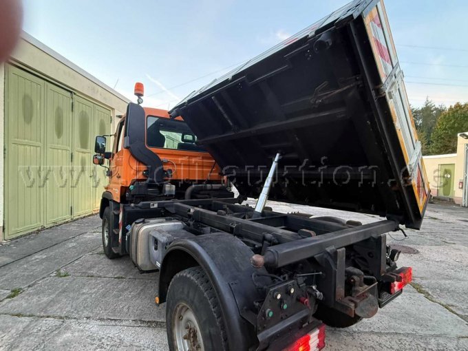 1 Mercedes-Benz Unimog U 290 mit GMEINER Streuautomat und BEILHACK Schneepflug – foto 8 – kavel bij Zoll-Auktion, Flöha