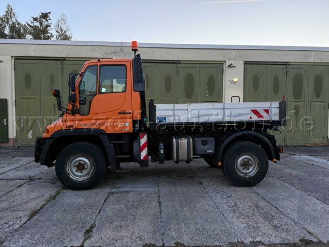 1 Mercedes-Benz Unimog U 290 mit GMEINER Streuautomat und BEILHACK Schneepflug – foto 3 – kavel bij Zoll-Auktion, Flöha