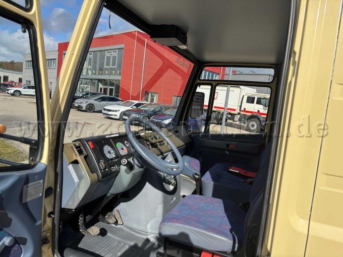 Seitliche Ansicht in die Fahrerkabine