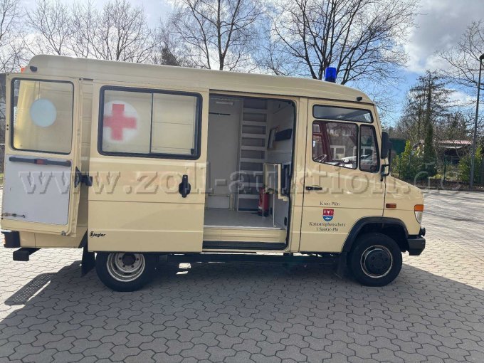 Seitenansicht mit offener Tür