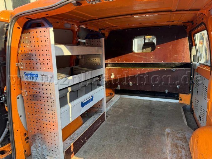 Blick in den Transportraum - Regal bleibt drin