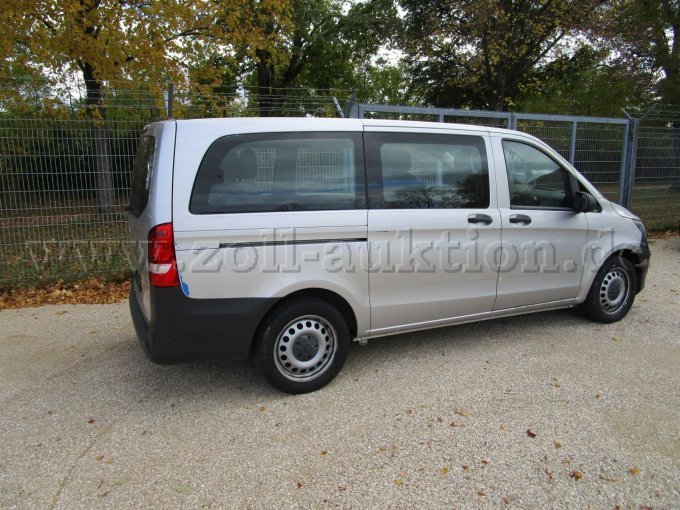 Aussen rechts hinten