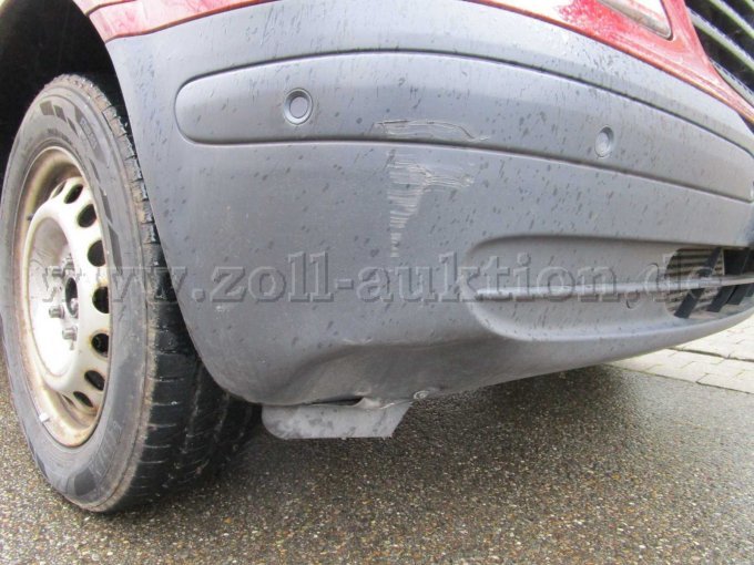 Stoßfänger vorne beschädigt