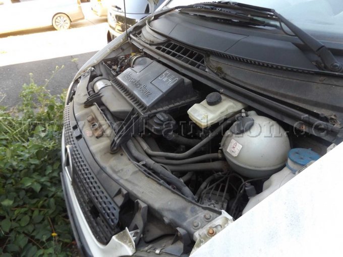 Motorhaube geöffnet