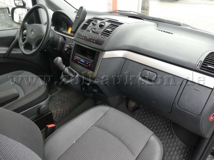 Innenansicht vorne rechts