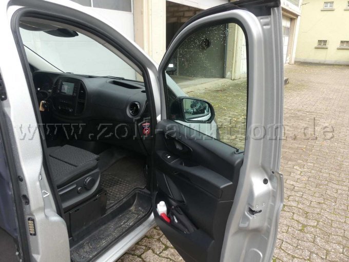 Innenansicht vorn rechts