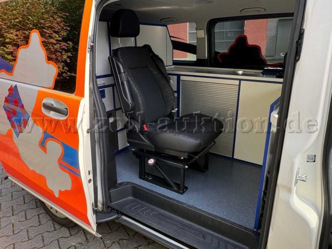 Schiebetür rechts mit Einbauten