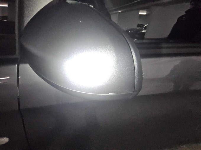 Spiegel links mit Antragsspuren