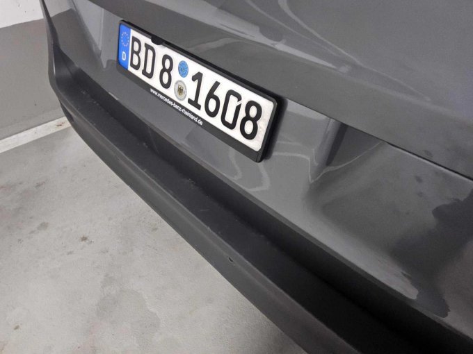 Stoßfänger hinten mit Nutzungsspuren an der Ladekante