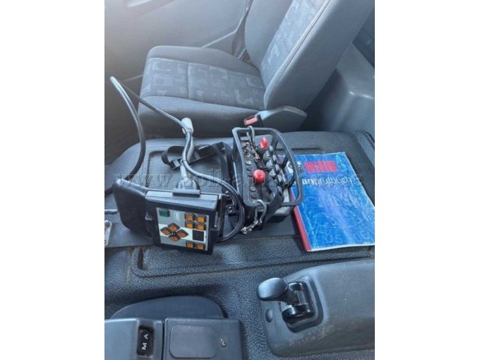 Bedienelemente für Frontplatte und Ladekran