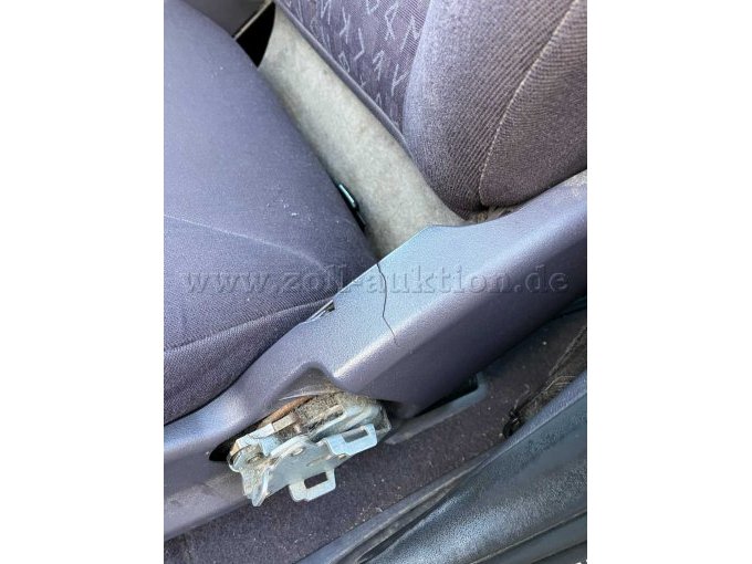 Beschädigung Fahrersitz
