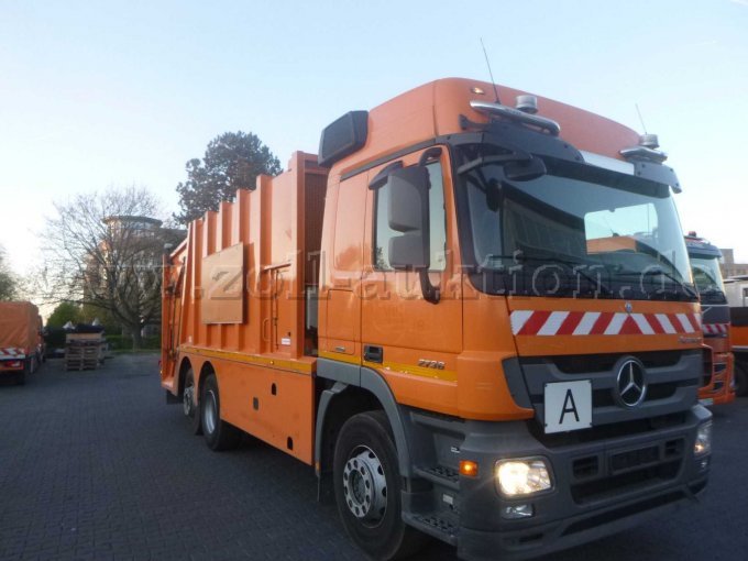 Müllwagen rechte Seite
