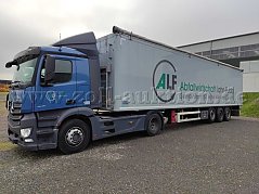 Sattelzug mit Schubbodenauflieger seitliche Gesamtansicht