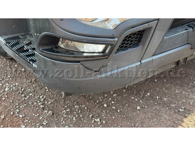 Stoßstange vorn rechts Beschädigung