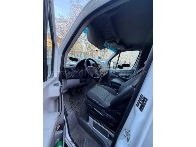 Innenansicht Vordersitze.jpg