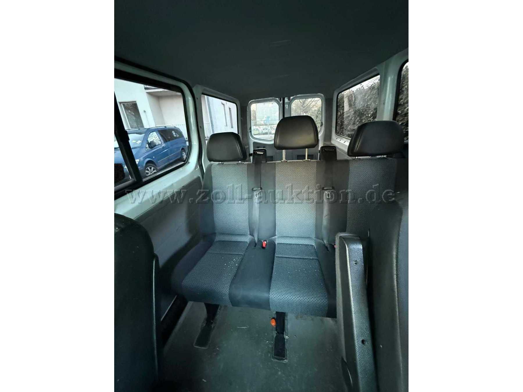 Innenraum Rücksitze.jpg