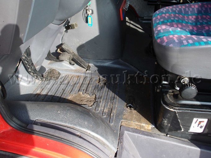 Fußraum Fahrerseite