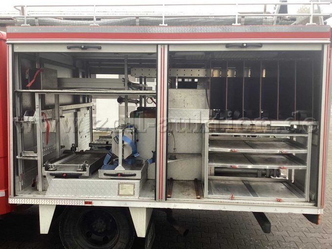 Geräteräume Fahrerseite