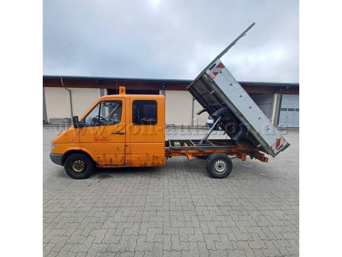 Fahrzeug von Links