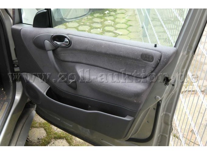 Beifahrertür geöffnet