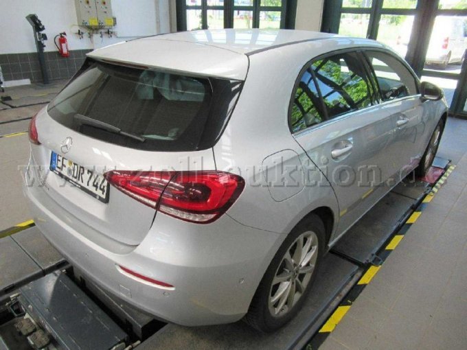 1 Mercedes Benz A 250 e – foto 2 – kavel bij Zoll-Auktion, Erfurt