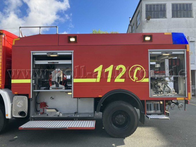 1 Mercedes-Benz Actros 1831 AK TLF 24/50 brandweerwagen met vierwielaandrijving – foto 8 – kavel bij Zoll-Auktion, Bielefeld