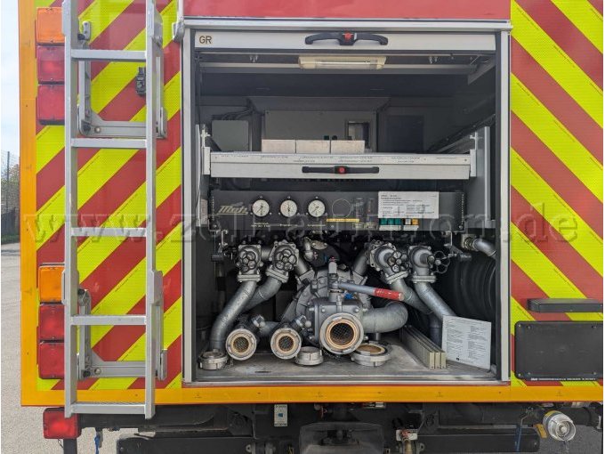 1 Mercedes-Benz Actros 1831 AK TLF 24/50 brandweerwagen met vierwielaandrijving – foto 10 – kavel bij Zoll-Auktion, Bielefeld