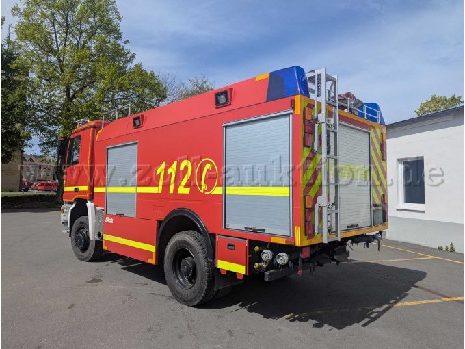 1 Mercedes-Benz Actros 1831 AK TLF 24/50 brandweerwagen met vierwielaandrijving – foto 3 – kavel bij Zoll-Auktion, Bielefeld