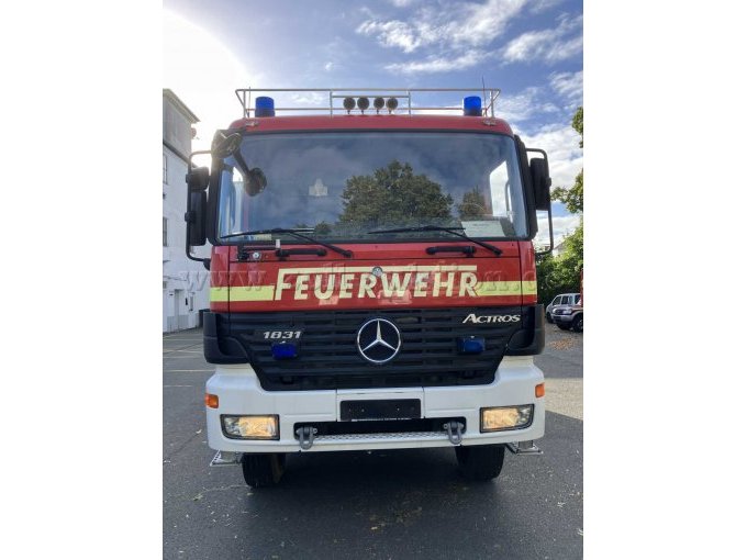 1 Mercedes-Benz Actros 1831 AK TLF 24/50 brandweerwagen met vierwielaandrijving – foto 7 – kavel bij Zoll-Auktion, Bielefeld