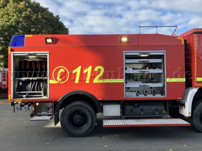 1 Mercedes-Benz Actros 1831 AK TLF 24/50 brandweerwagen met vierwielaandrijving – foto 9 – kavel bij Zoll-Auktion, Bielefeld