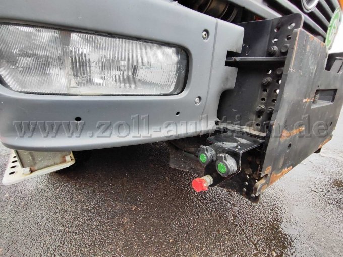 Ansicht Licht und Schneepfluganbauplatte