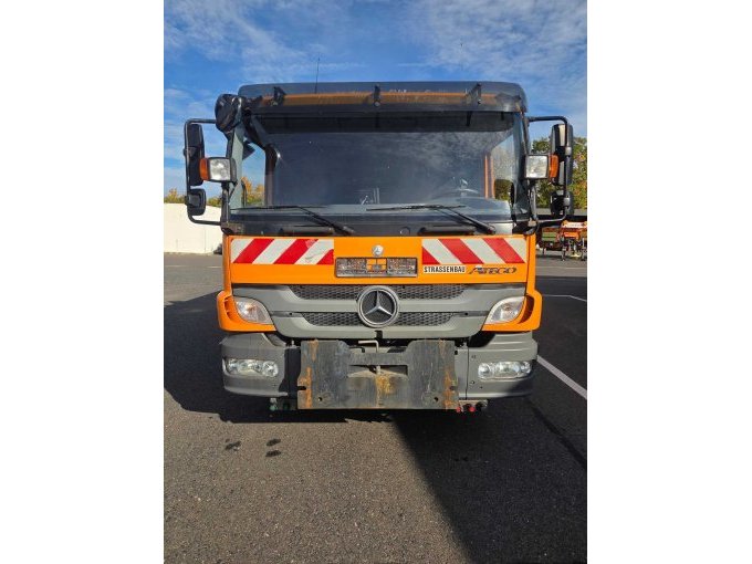 1 Mercedes Benz Atego LKW Kipper Typ 970.05 mit Ladekran u. Kinshofer-Greifer – foto 3 – kavel bij Zoll-Auktion, Bayreuth
