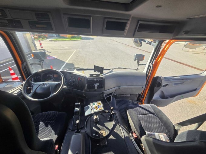 1 Mercedes Benz Atego LKW Kipper Typ 970.05 mit Ladekran u. Kinshofer-Greifer – foto 7 – kavel bij Zoll-Auktion, Bayreuth