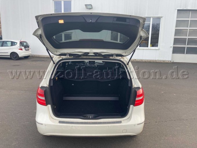 Ansicht von hinten, Kofferraumklappe geöffnet