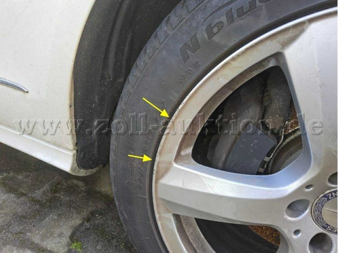 Felge vorne rechts verschrammt