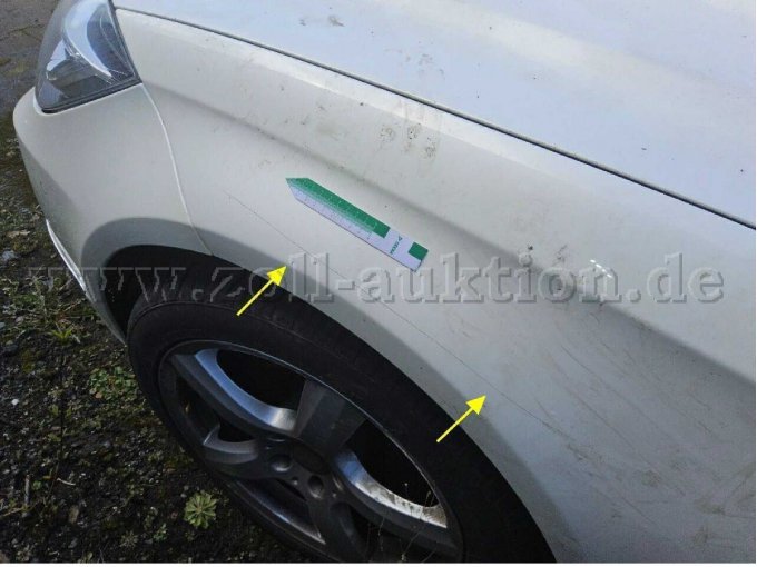 Kotflügel vorne links zerkratzt