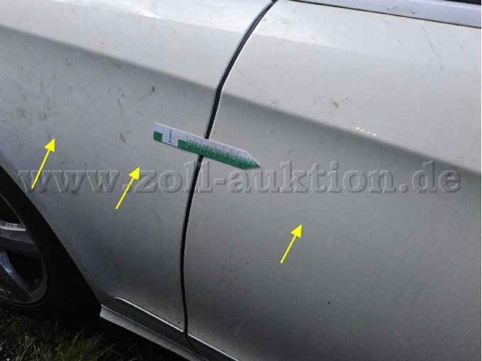 Kotflügel vorne links zerkratzt