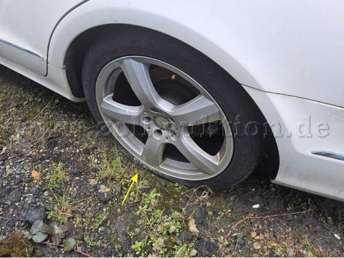 Reifen hinten links Drucklos