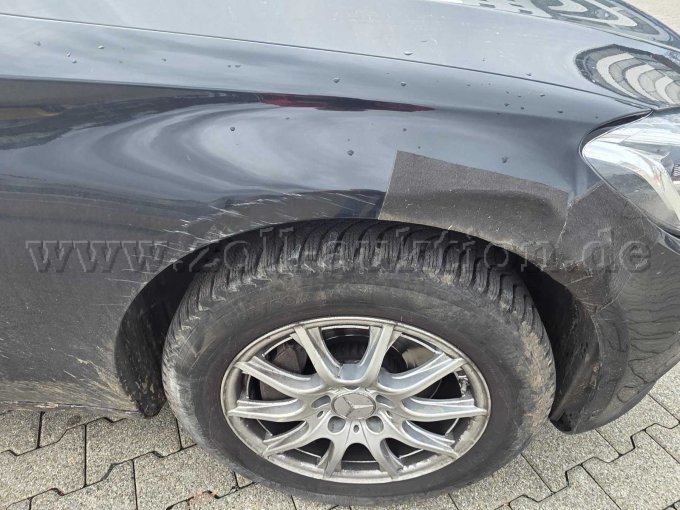 015 Schaden Korflügel vorn Beifahrerseite