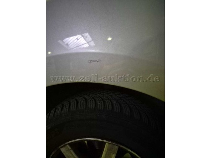 Kratzer Kotflügel vorne rechts