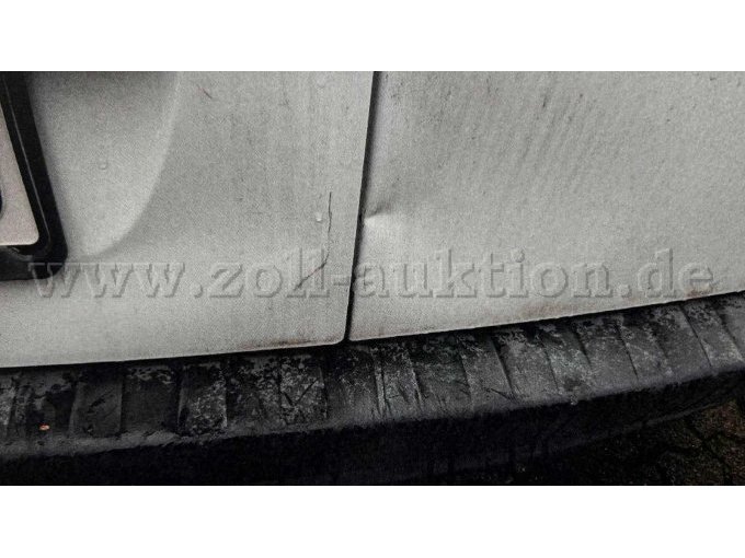 Fahrzeug-Delle-und-Kratzer-Heck