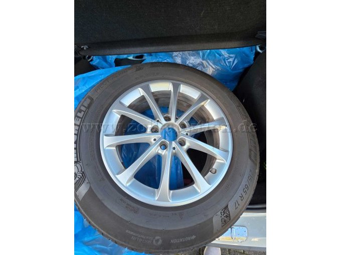 Winterreifen auf Leichtmetallfelge