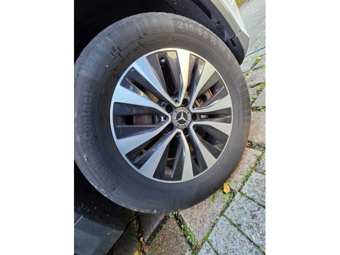 Sommerreifen auf Leichtmetallfelge