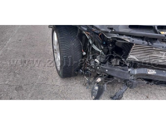 Beschädigte Achse vorne