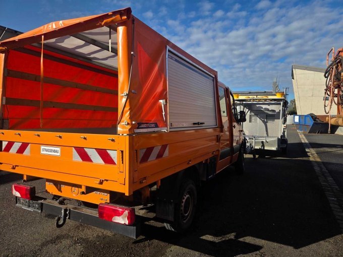 1 Mercedes Benz KLKW offener Kasten Typ 906BA35/4x4 Unfallfahrzeug – foto 10 – kavel bij Zoll-Auktion, Bayreuth