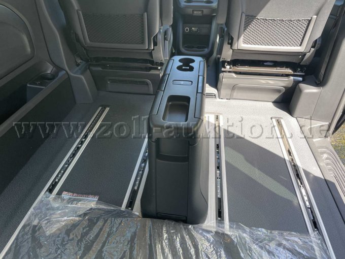 Tisch eingefahren und eingeklappt