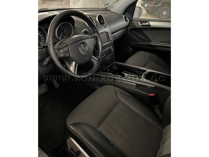 Fahrzeuginnenraum-vorne